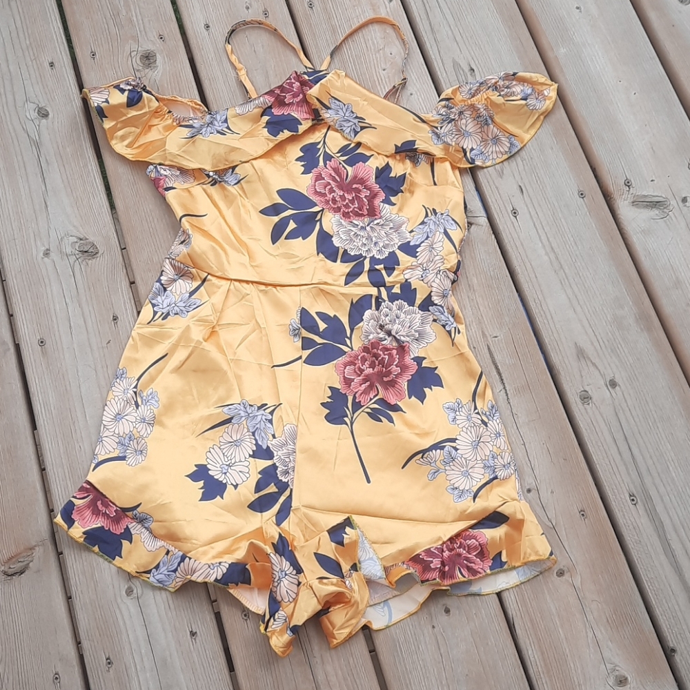Romper‎